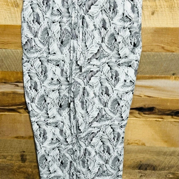 Banana Republic leaf drapey jumpsuit peppercorn Black white flowy luxurious US 0 - Picture 3 of 7